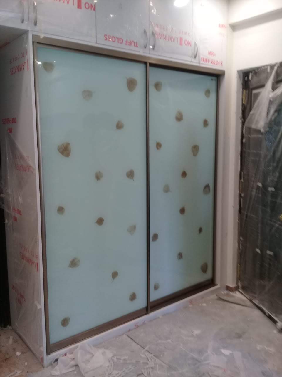 choose-your-lacquer-glass-wardrobe-design-in-gurgaon-gurugram-lowest-price-lacquer-glass-designs-gurgaon-india